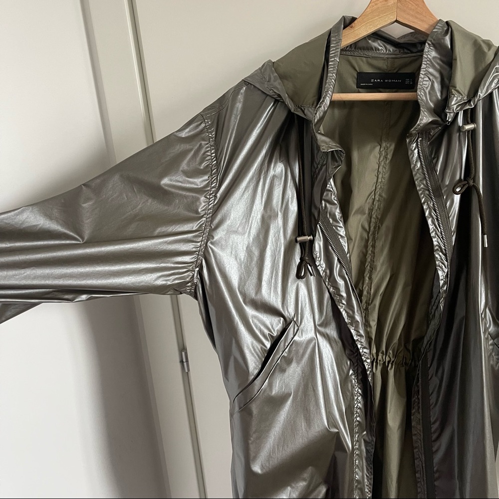 Metallic Rain coat - Picture 2 of 3
